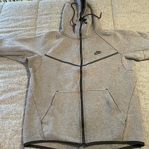Gray Nike Tech Fleece Size Large